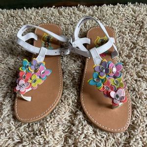 NWOT Rachel Shoes Girls Size 2 White Thong Sandals.